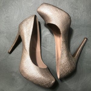 Neutral Gold Metallic weave pattern Dressy Heels